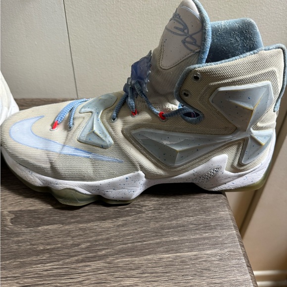 Lebron James Christmas shoes Size 11.5 - Picture 3 of 12